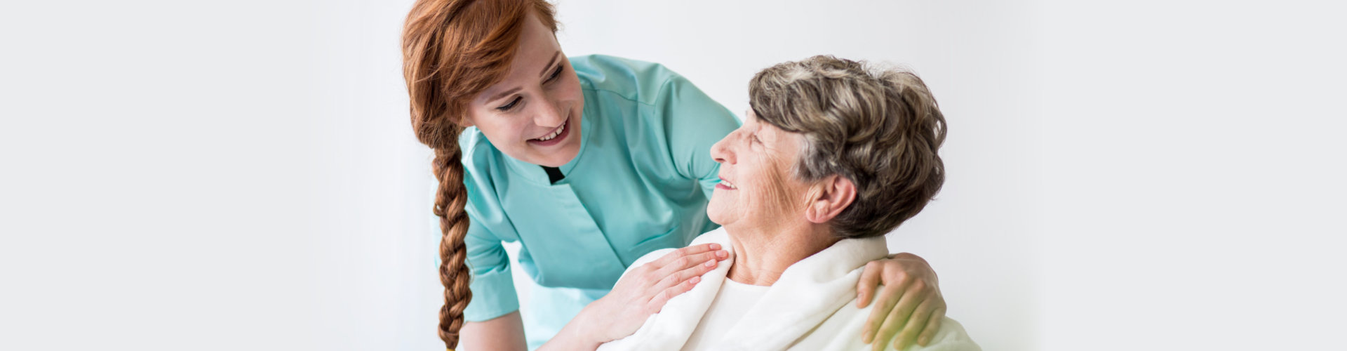 Picture of patient with alzheimer having professional care
